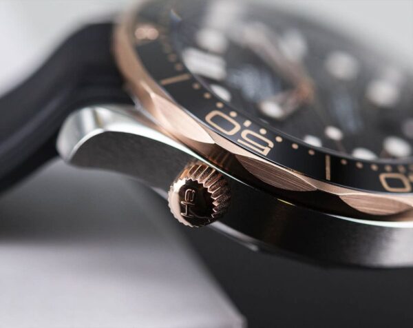 OMEGA SEA MASTER DIVER 300M CO-AXIAL MASTER CHRONOMETER 42MM BLACK & GOLD DIAL RUBBER STRAP - Image 7