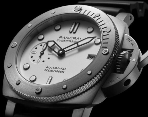 PANERAI
Submersible Bianco
White Dial Black Strap - Image 3